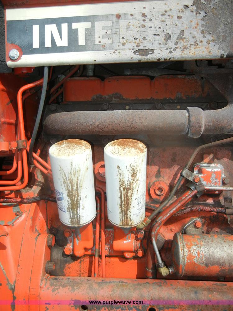 image for item D4474 1977 International 1486 tractor