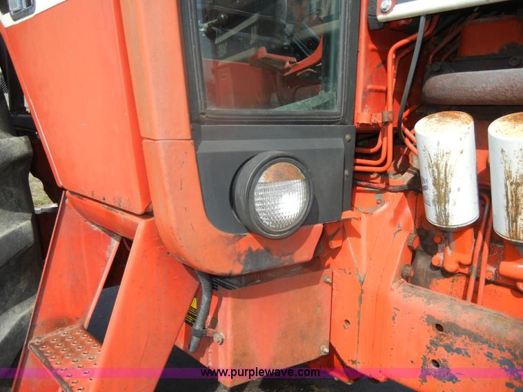 image for item D4474 1977 International 1486 tractor