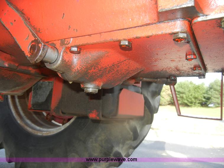 image for item D4474 1977 International 1486 tractor