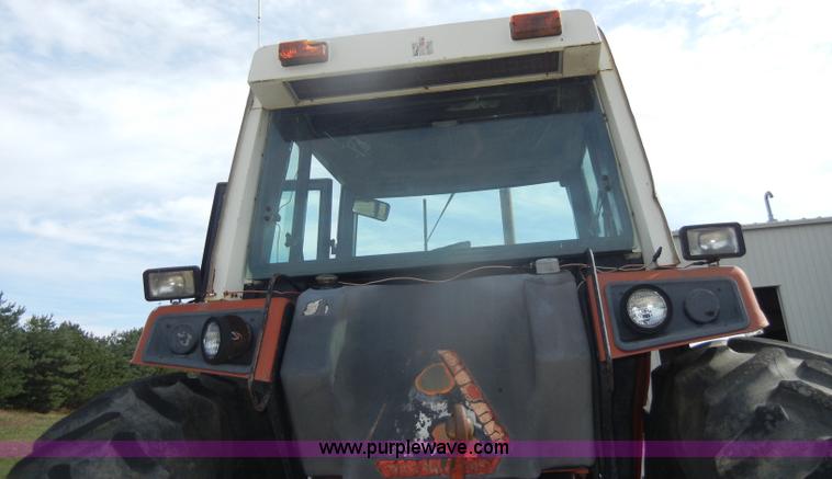 image for item D4474 1977 International 1486 tractor