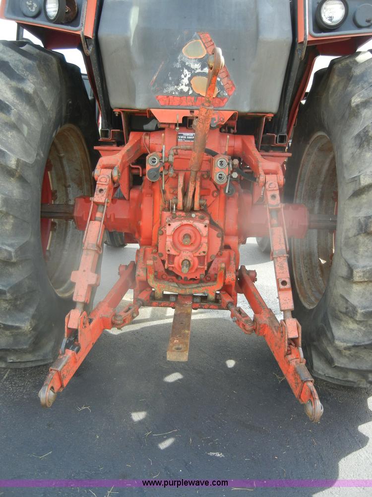 image for item D4474 1977 International 1486 tractor