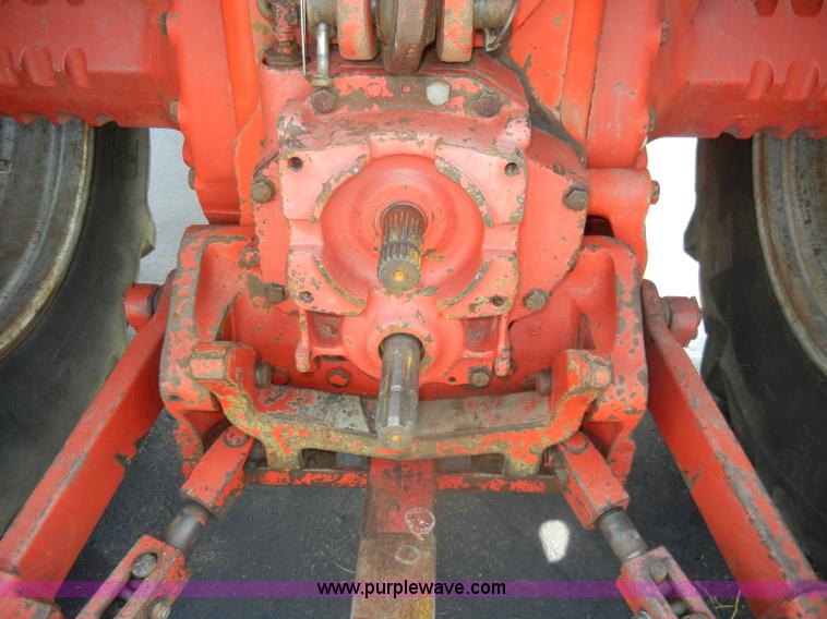 image for item D4474 1977 International 1486 tractor