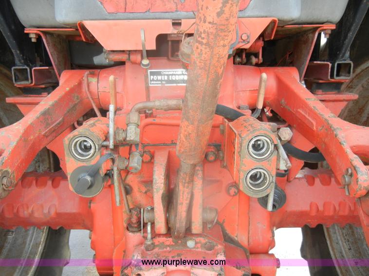 image for item D4474 1977 International 1486 tractor