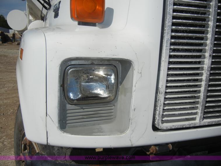 image for item D4618 1991 Chevrolet Kodiak feed truck