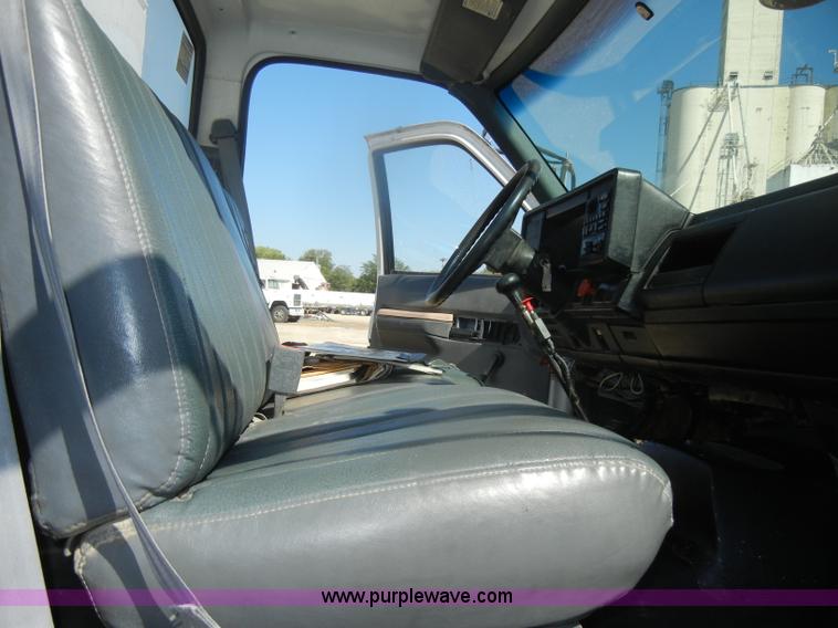 image for item D4618 1991 Chevrolet Kodiak feed truck