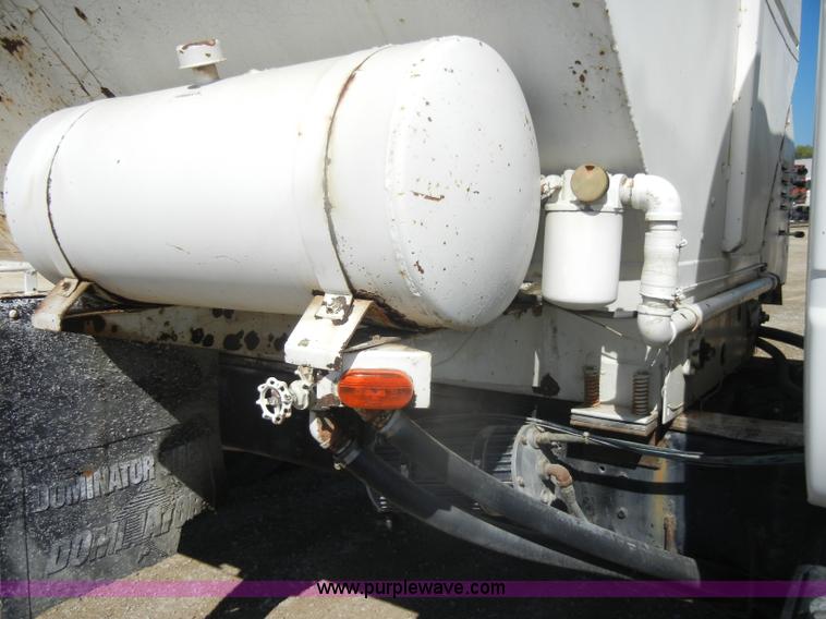 image for item D4618 1991 Chevrolet Kodiak feed truck