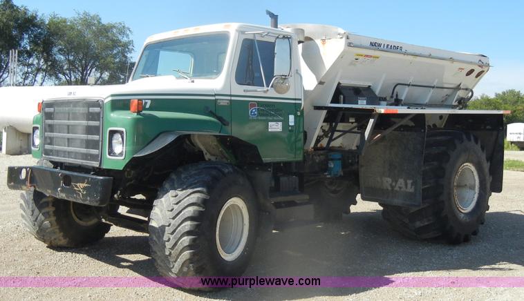 image for item D4619 1982 International 1754 Easy-Rider 1600C Loral spreader truck