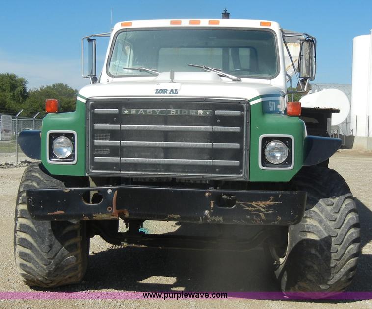 image for item D4619 1982 International 1754 Easy-Rider 1600C Loral spreader truck