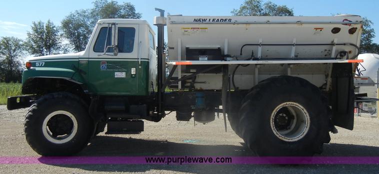 image for item D4619 1982 International 1754 Easy-Rider 1600C Loral spreader truck