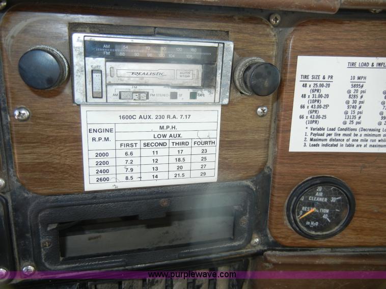 image for item D4619 1982 International 1754 Easy-Rider 1600C Loral spreader truck