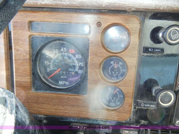 image for item D4619 1982 International 1754 Easy-Rider 1600C Loral spreader truck