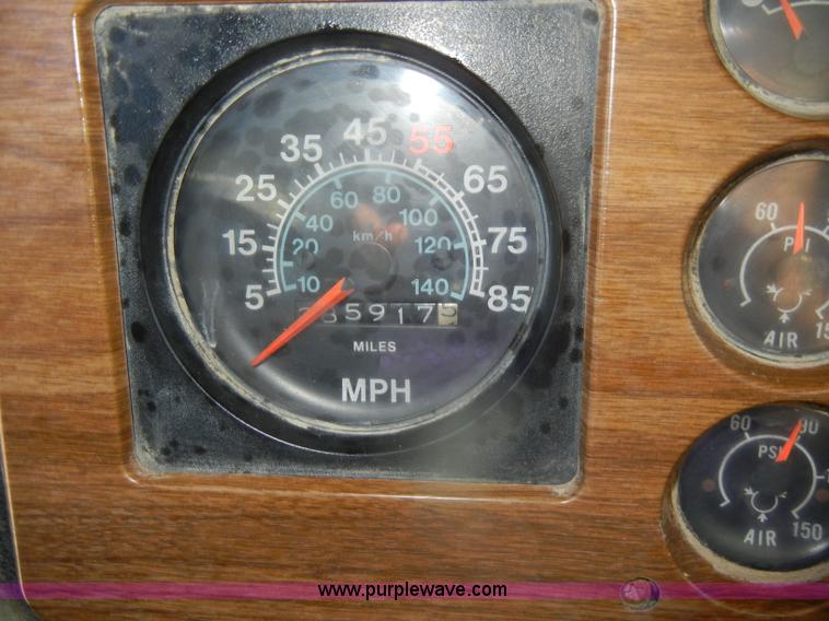 image for item D4619 1982 International 1754 Easy-Rider 1600C Loral spreader truck