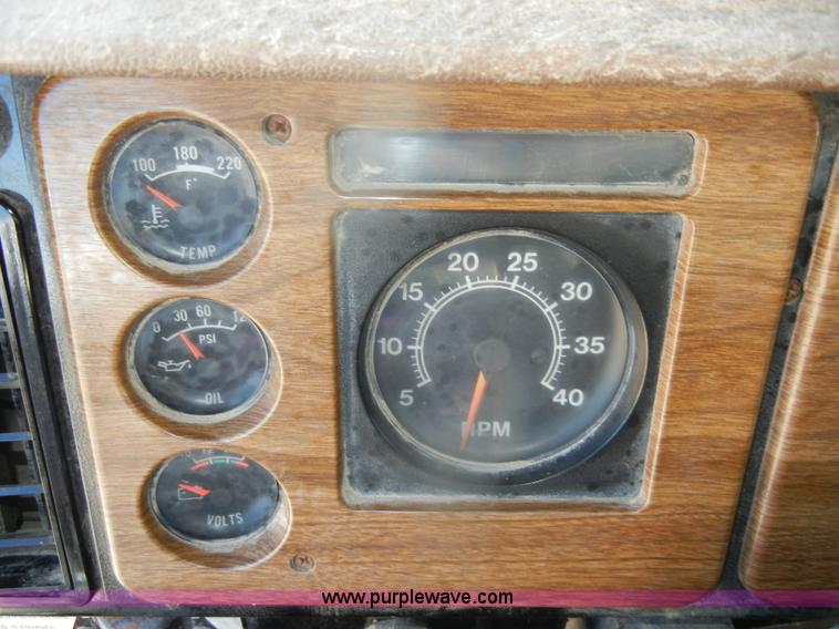 image for item D4619 1982 International 1754 Easy-Rider 1600C Loral spreader truck