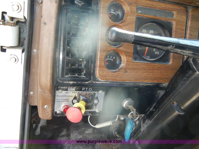 image for item D4619 1982 International 1754 Easy-Rider 1600C Loral spreader truck