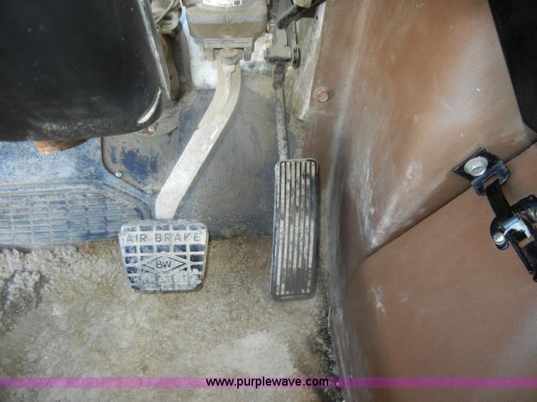 image for item D4619 1982 International 1754 Easy-Rider 1600C Loral spreader truck