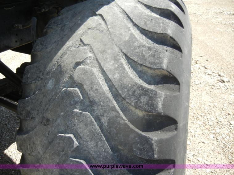 image for item D4619 1982 International 1754 Easy-Rider 1600C Loral spreader truck