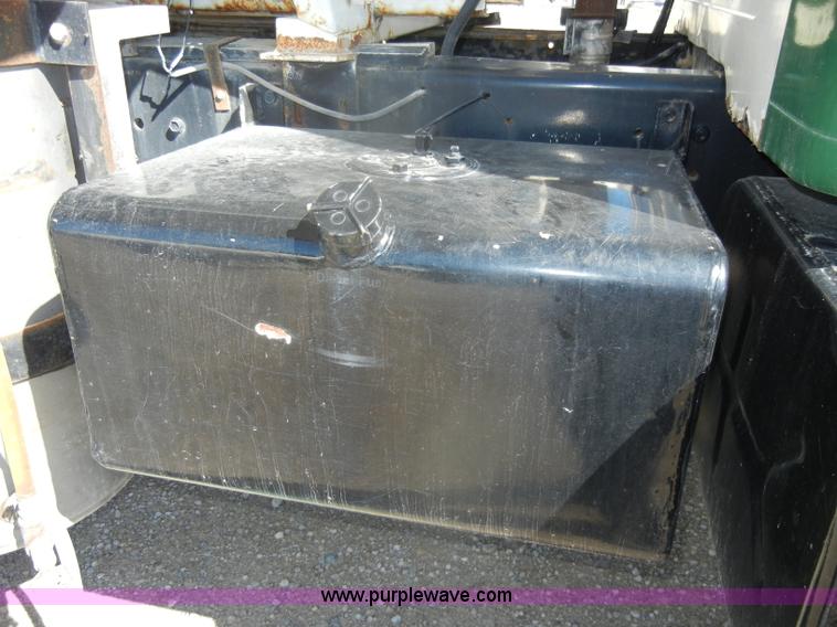 image for item D4619 1982 International 1754 Easy-Rider 1600C Loral spreader truck