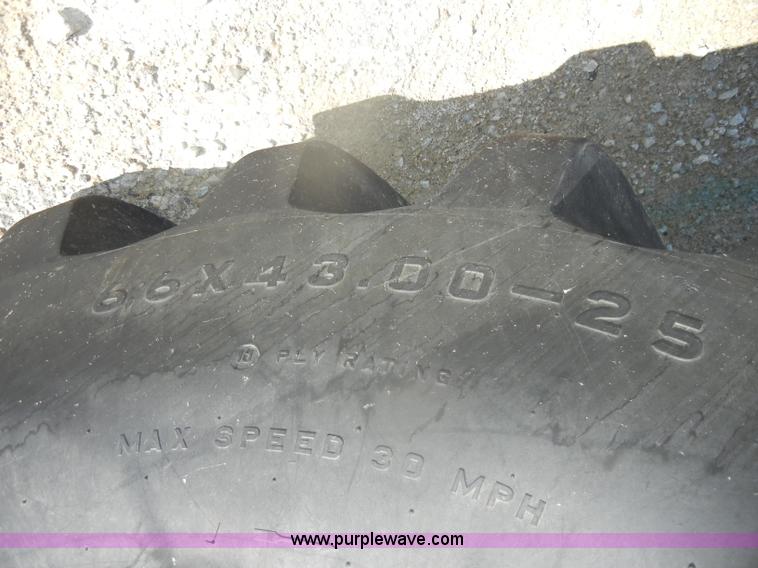 image for item D4619 1982 International 1754 Easy-Rider 1600C Loral spreader truck