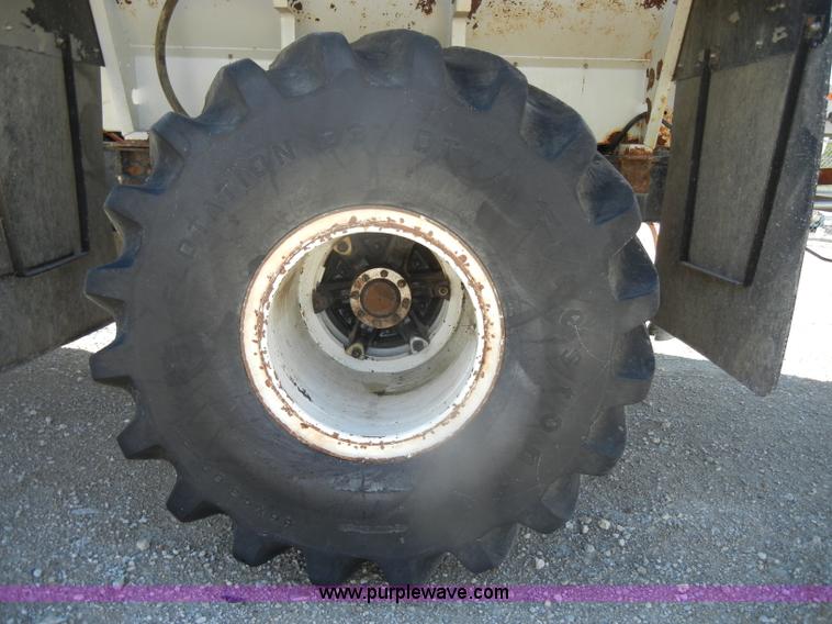 image for item D4619 1982 International 1754 Easy-Rider 1600C Loral spreader truck