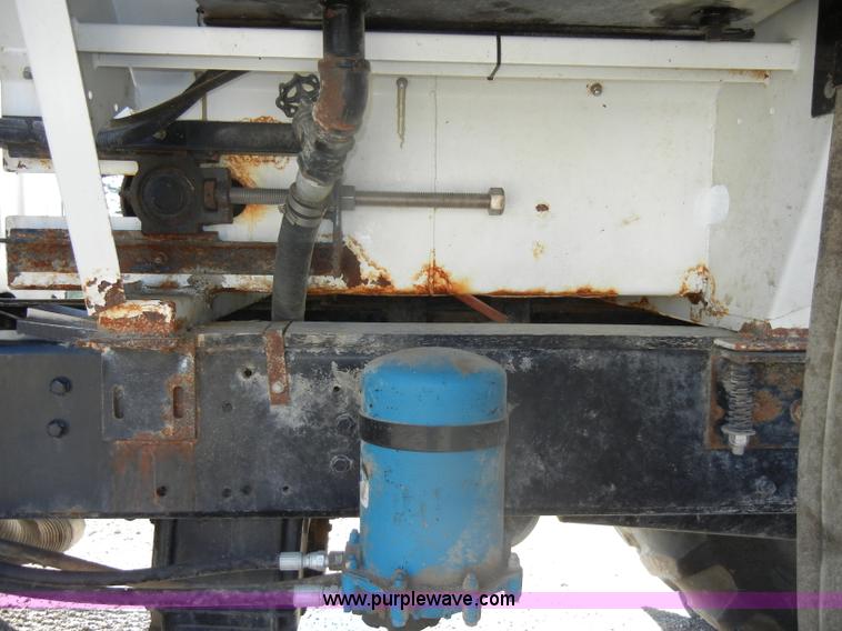 image for item D4619 1982 International 1754 Easy-Rider 1600C Loral spreader truck