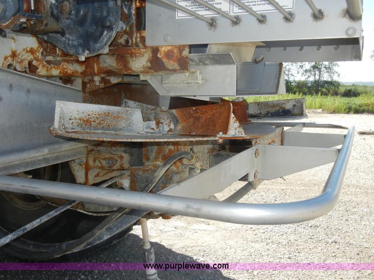 image for item D4619 1982 International 1754 Easy-Rider 1600C Loral spreader truck