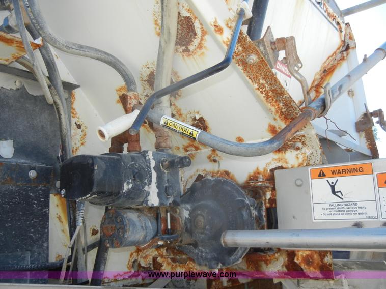 image for item D4619 1982 International 1754 Easy-Rider 1600C Loral spreader truck