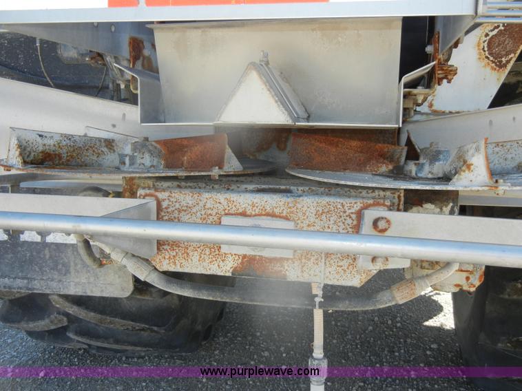 image for item D4619 1982 International 1754 Easy-Rider 1600C Loral spreader truck