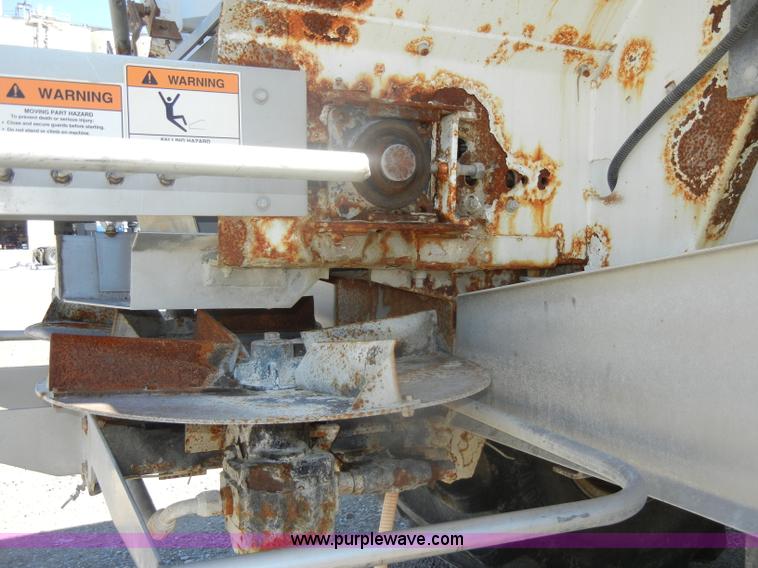 image for item D4619 1982 International 1754 Easy-Rider 1600C Loral spreader truck