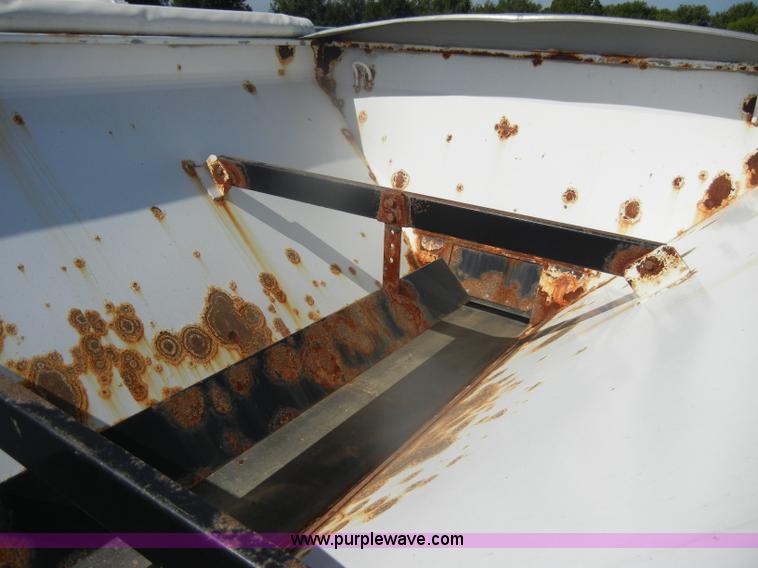 image for item D4619 1982 International 1754 Easy-Rider 1600C Loral spreader truck