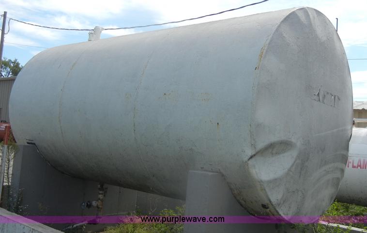 image for item D4629 2,500 gallon fuel tank