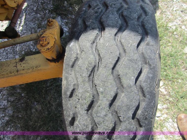 image for item D5640 John Deere JD302-A tractor