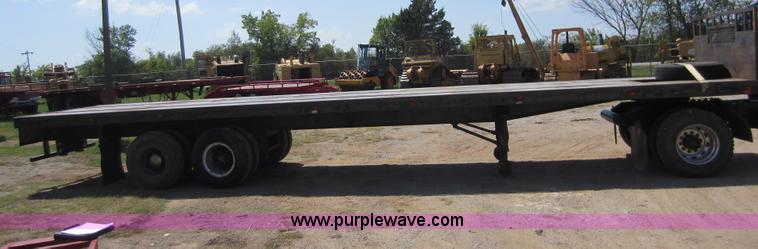 image for item D5642 1976 Hobbs flatbed trailer