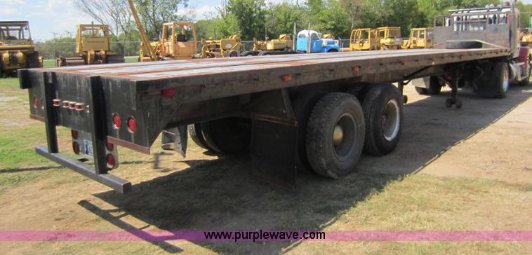 image for item D5642 1976 Hobbs flatbed trailer