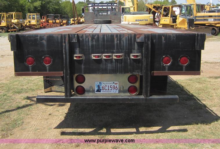 image for item D5642 1976 Hobbs flatbed trailer