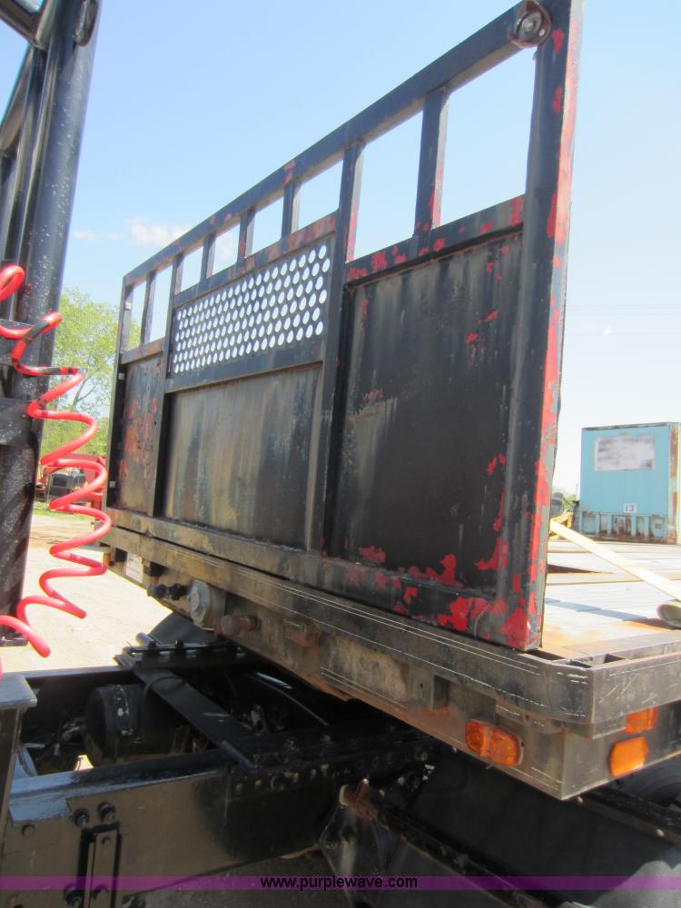 image for item D5642 1976 Hobbs flatbed trailer