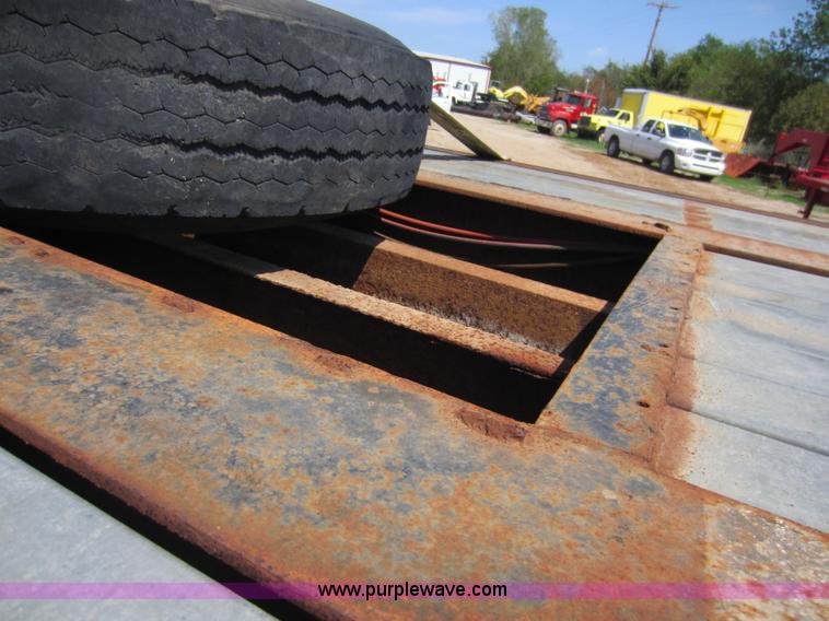 image for item D5642 1976 Hobbs flatbed trailer
