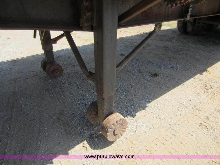 image for item D5642 1976 Hobbs flatbed trailer