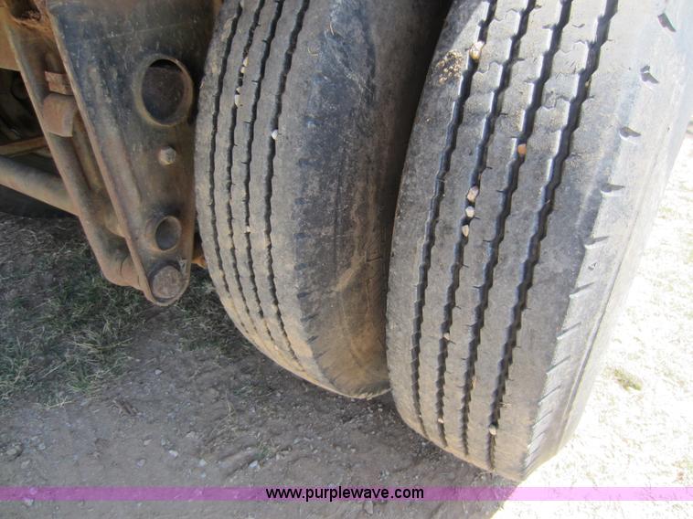 image for item D5642 1976 Hobbs flatbed trailer