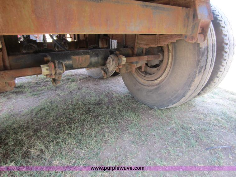 image for item D5642 1976 Hobbs flatbed trailer