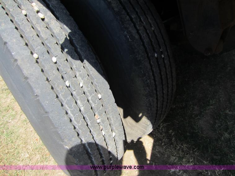 image for item D5642 1976 Hobbs flatbed trailer