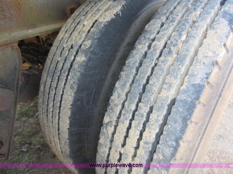 image for item D5642 1976 Hobbs flatbed trailer