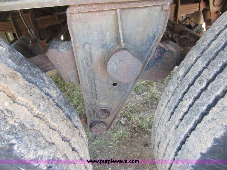 image for item D5642 1976 Hobbs flatbed trailer