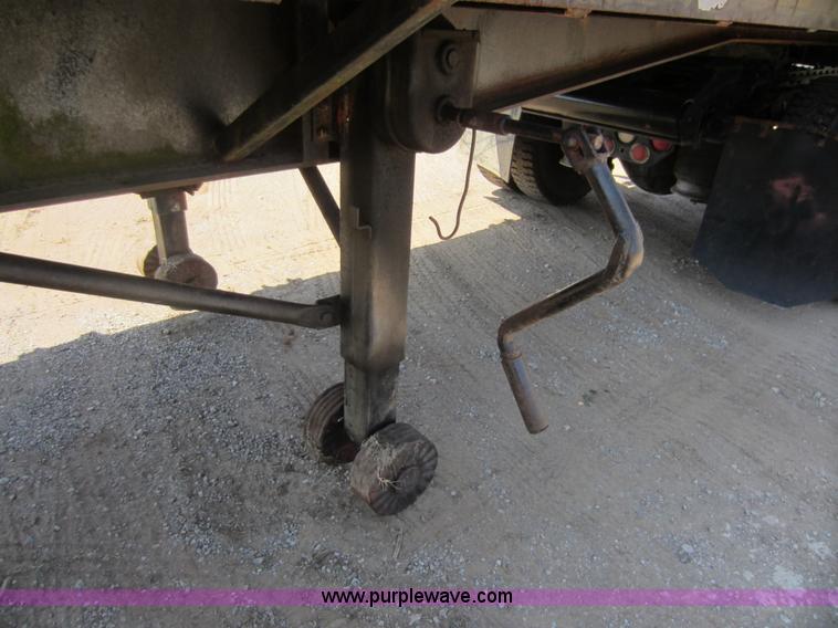 image for item D5642 1976 Hobbs flatbed trailer