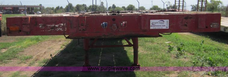 image for item D5643 1972 Trailmobile flatbed semi trailer