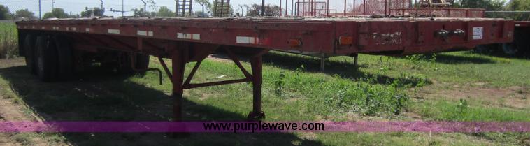 image for item D5643 1972 Trailmobile flatbed semi trailer