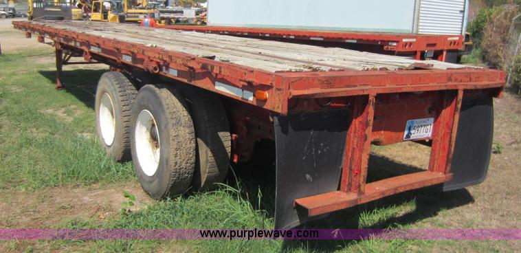 image for item D5643 1972 Trailmobile flatbed semi trailer