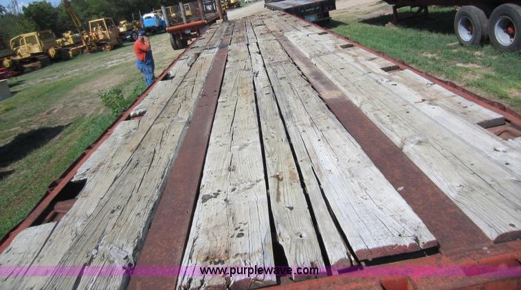 image for item D5643 1972 Trailmobile flatbed semi trailer