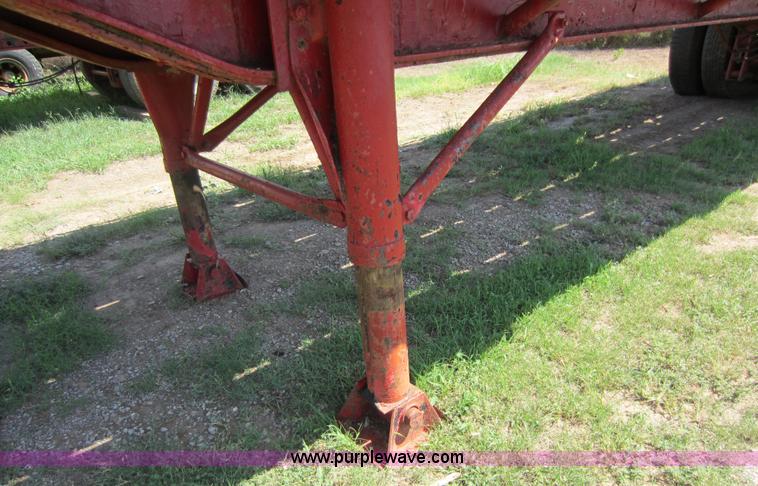 image for item D5643 1972 Trailmobile flatbed semi trailer