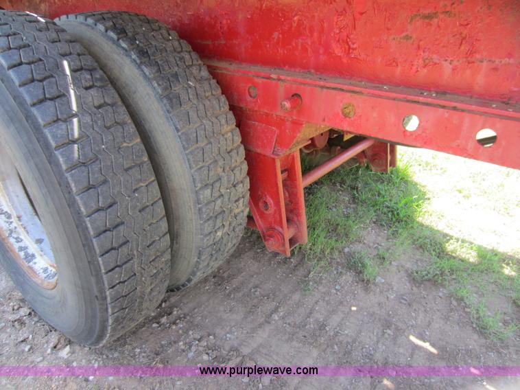 image for item D5643 1972 Trailmobile flatbed semi trailer