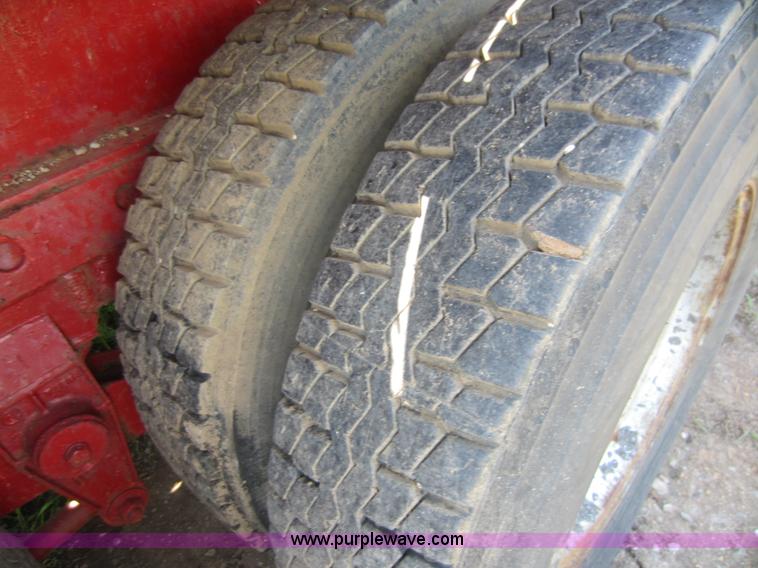 image for item D5643 1972 Trailmobile flatbed semi trailer